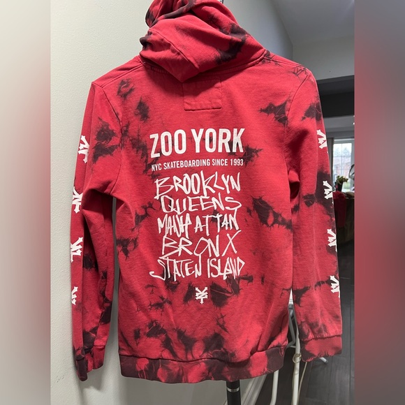 Zoo York Men’s Brooklyn’s Skateboarding Hoodie - Picture 2 of 3